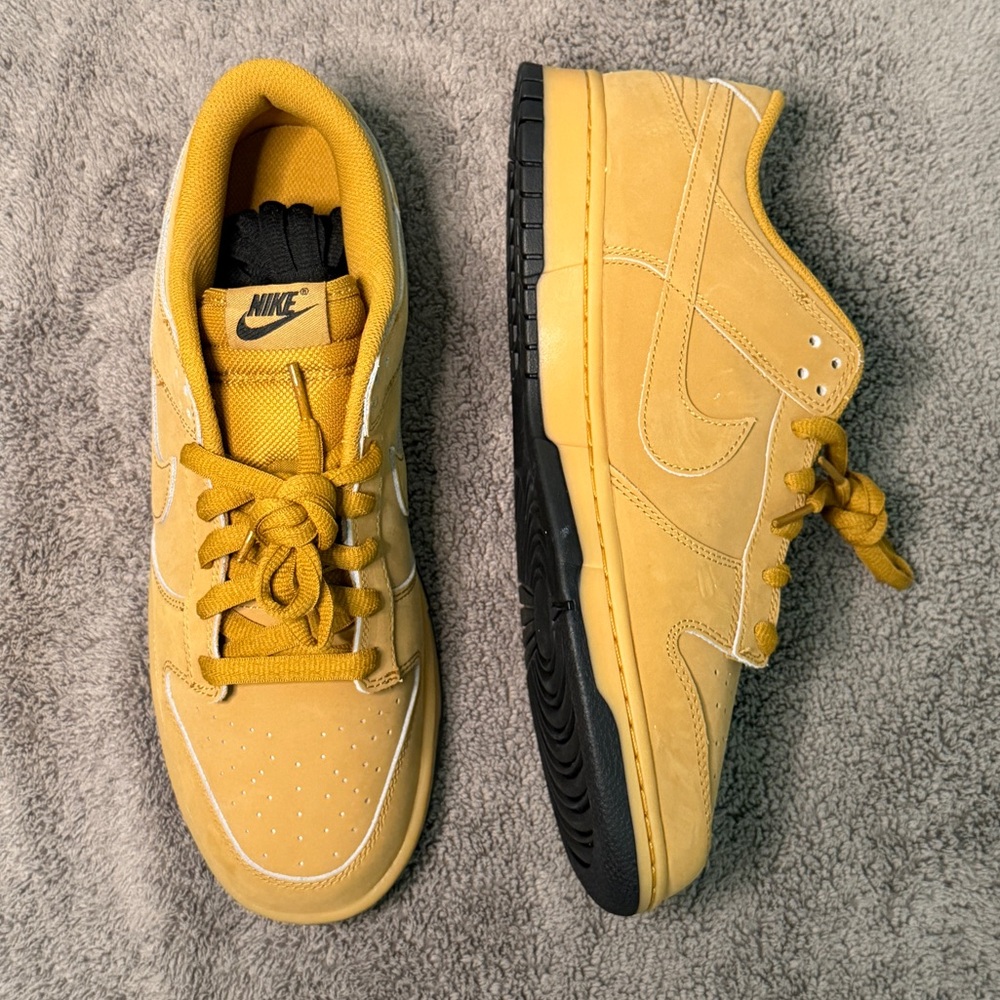 Nike dunk retro
 *wheat gum
brand new
NWOT - Picture 6 of 13